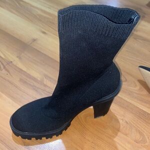Zara brand new boots - knitted